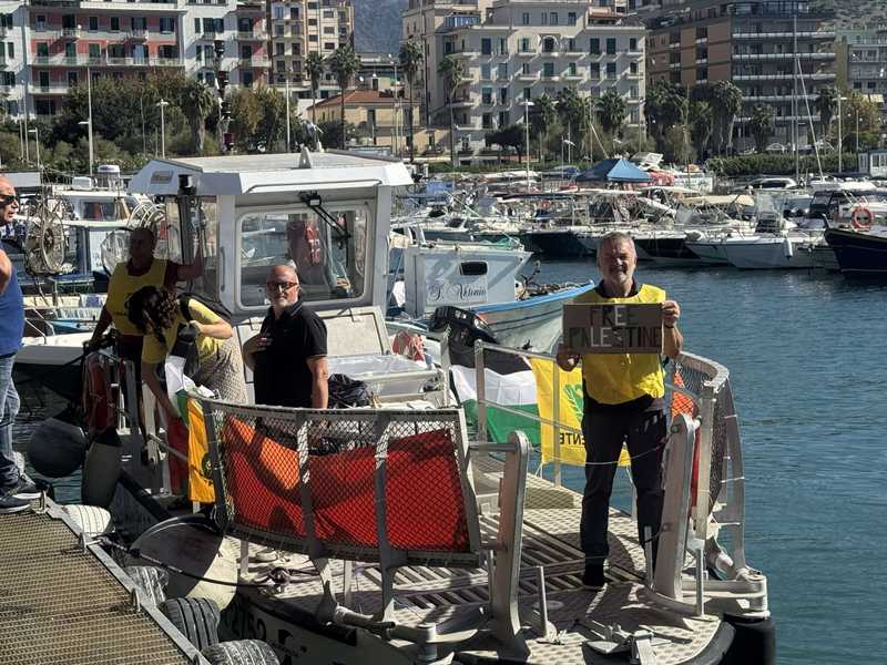 ‘Puliamo il mondo’, la campagna di Legambiente fa tappa a Salerno