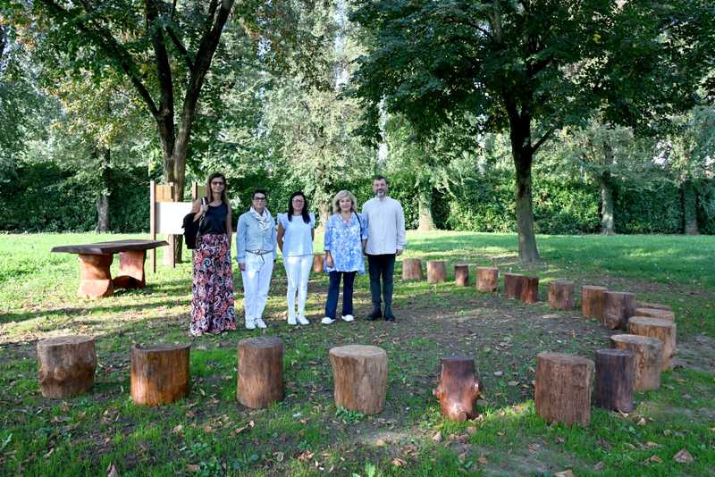 A lezione nell’aula dei tronchi