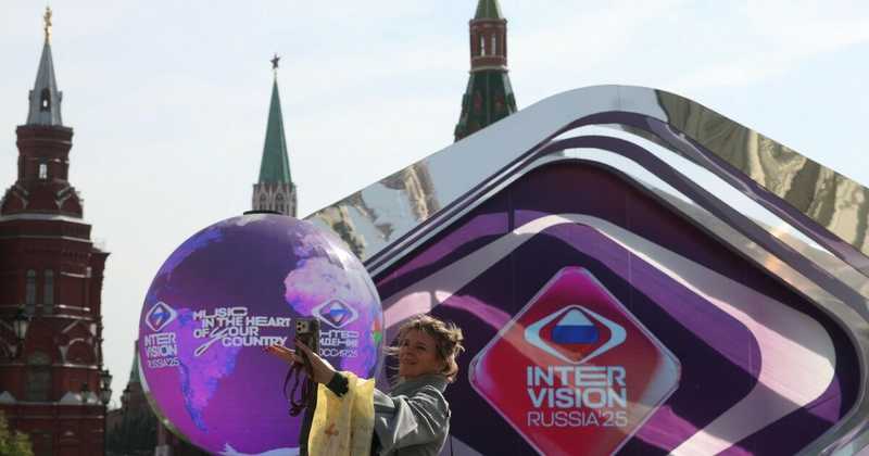 A Mosca va in scena l’Intervision Song Contest, la risposta russa all’Eurovision. E partecipano anche gli Usa