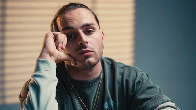 Ernia: «”Per soldi e per amore” rappresenta un giro di boa nella mia carriera»