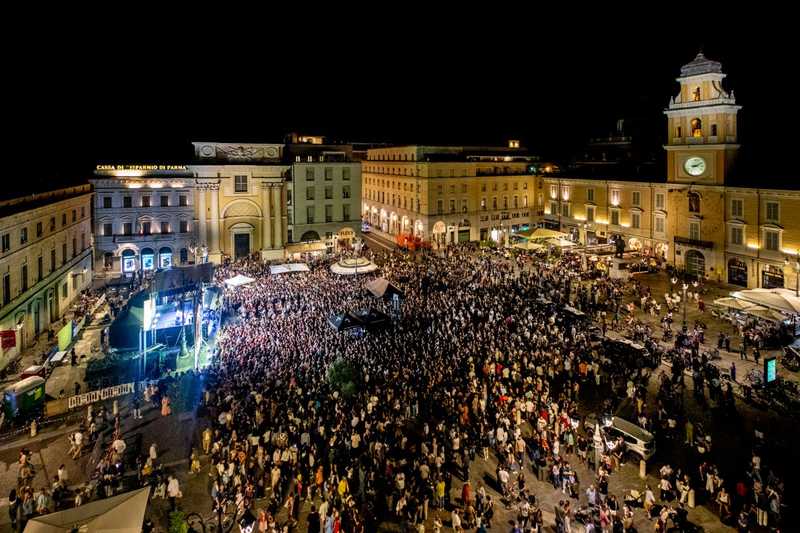 Festival di Open, dai ministri a Felicia Kingsley, da Riccardo Zanotti e Cesare Cremonini: cos’è successo nella seconda giornata – Le foto