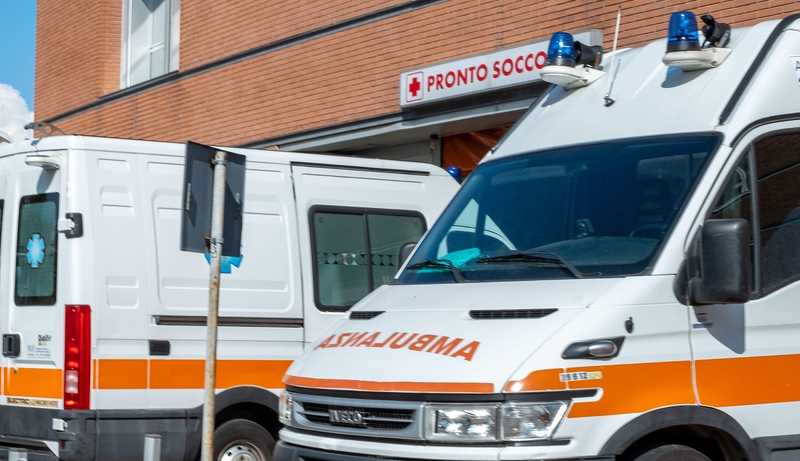 Incidente frontale tra moto: morto anche il secondo giovane, inchiesta aperta