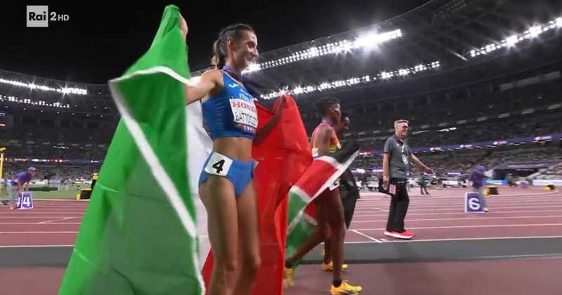 L'emozionante ultimo giro dei 5000 metri: dopo la campana solo Nadia Battocletti dietro le kenyane