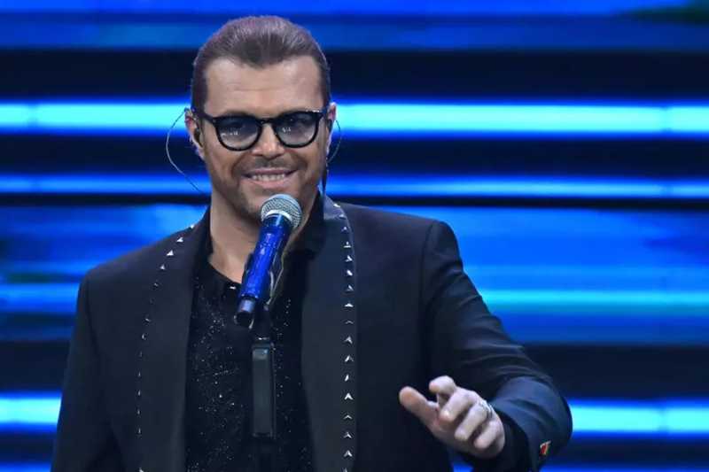“La mia storia fra le dita”, ora Gianluca Grignani è pronto a far causa a Laura Pausini. “Testo stravolto”