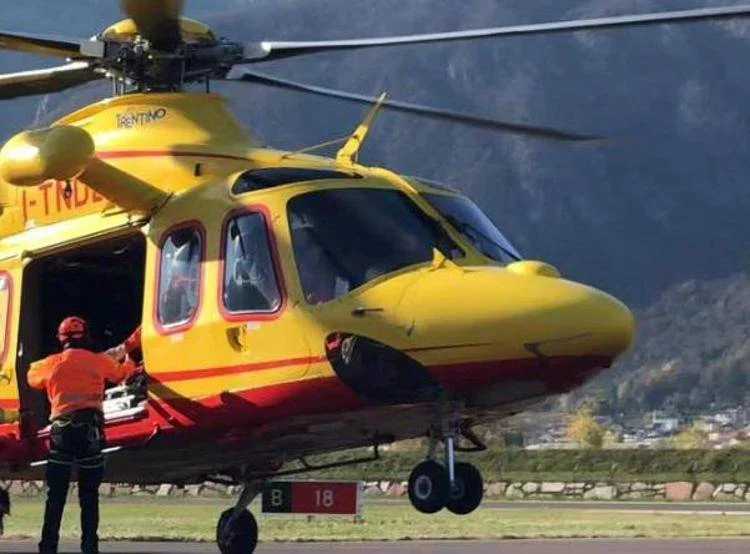 Precipita per 80 metri mentre sale in cordata sulle Dolomiti: morto alpinista di 36 anni