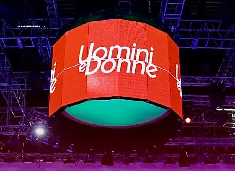 Uomini e Donne, ex tronista pubblica un video in Ferrari e viene sommersa di critiche