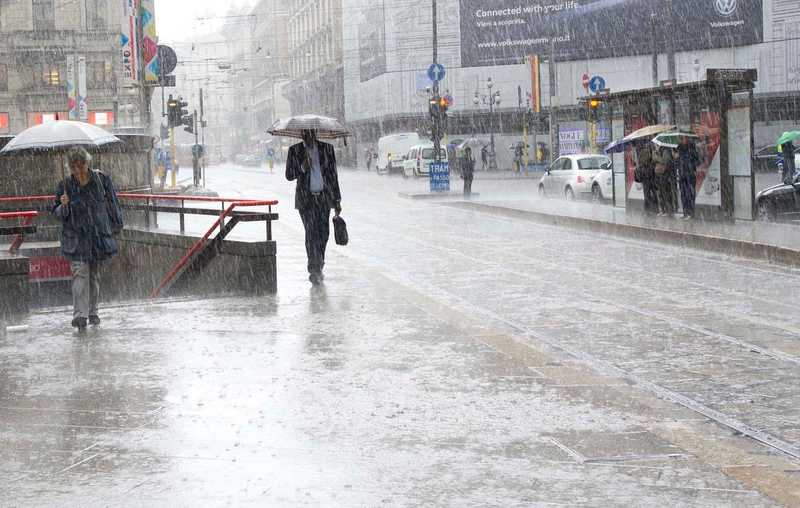 Allerta meteo arancione per violenti temporali: a Milano e in Lombardia cambia tutto. Quando e le zone più a rischio