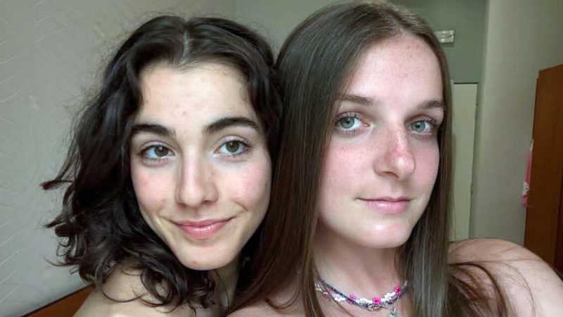 Andavano alla festa del paese a Brivio, due ragazze di 21 anni travolte e uccise da un'auto