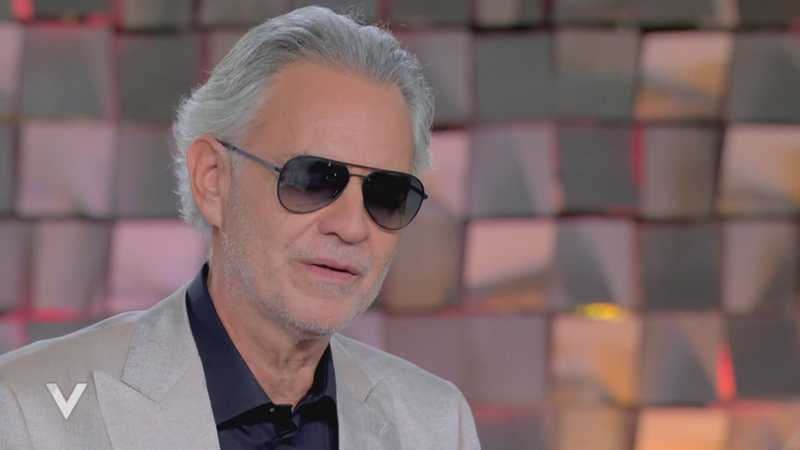 Andrea Bocelli: “Un discografico disse che potevo cantare al massimo in chiesa ai matrimoni”