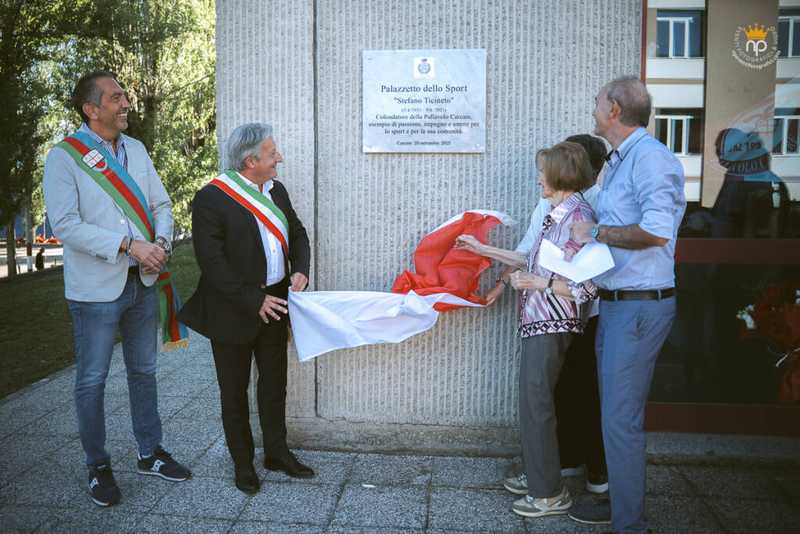 Carcare, grande festa per i 50 anni della società di Pallavolo. Il palazzetto dello sport dedicato a Stefano Ticineto