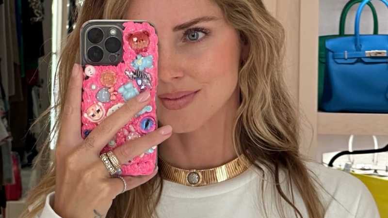 Chiara Ferragni, polemiche per la nuova collezione: assomiglia a quella di un noto influencer