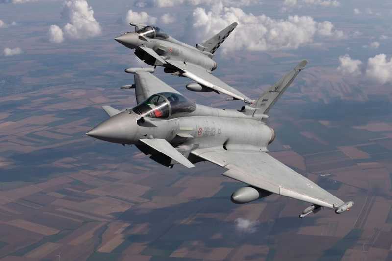 Dove sono già i caccia e i 3mila militari italiani schierati sul fronte Est dell’Europa, altri 10mila in allerta. Il taglio delle armi di Trump e la risposta di von der Leyen: «Difendiamoci da soli»