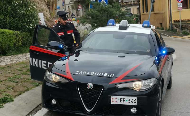 Giovane donna accoltellata alla festa patronale di Boffalora: coperta di sangue, chiede aiuto a una bancarella