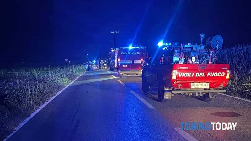 Incidente frontale nella notte a Riva presso Chieri: feriti i due giovani conducenti, interviene l'elisoccorso