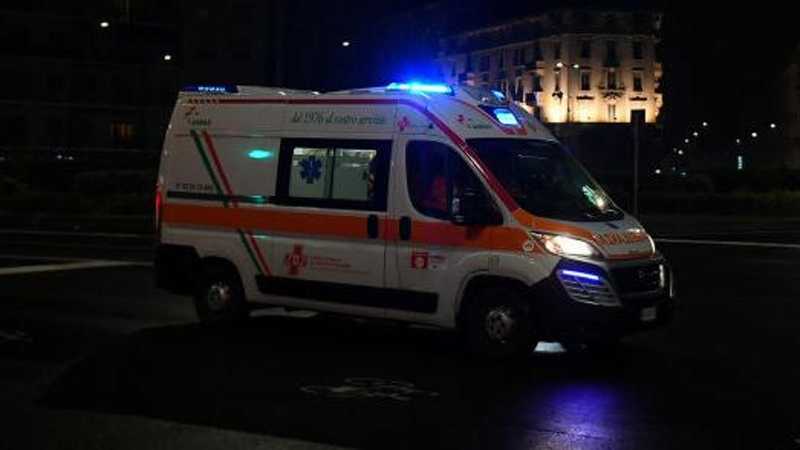 Lecco, due ragazze travolte e uccise da un’auto a bordo strada. Illesa un’amica che era con loro