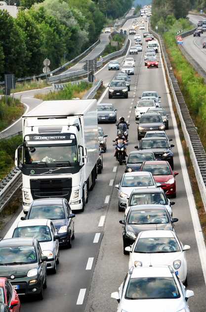 Lecco, troppo traffico sulla Statale 36: la Superstrada chiude tra Colico e Dervio