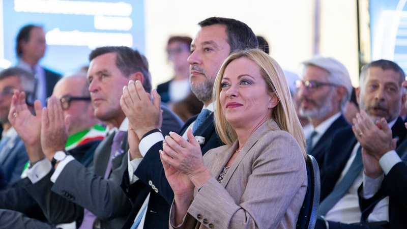 Meloni ai giovani di FdI: 'Le minacce si moltiplicano ma non abbiamo paura'