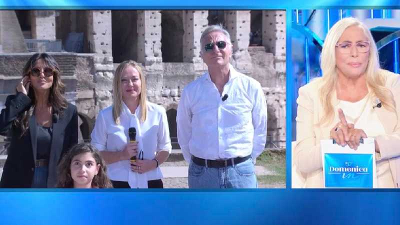 Meloni con Bonolis e Ferilli a Domenica In: scoppia la polemica e spunta un vecchio post della premier