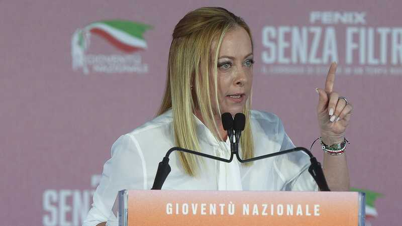 Meloni Forever. L’imbattibile premier alleata coi peggiori nemici