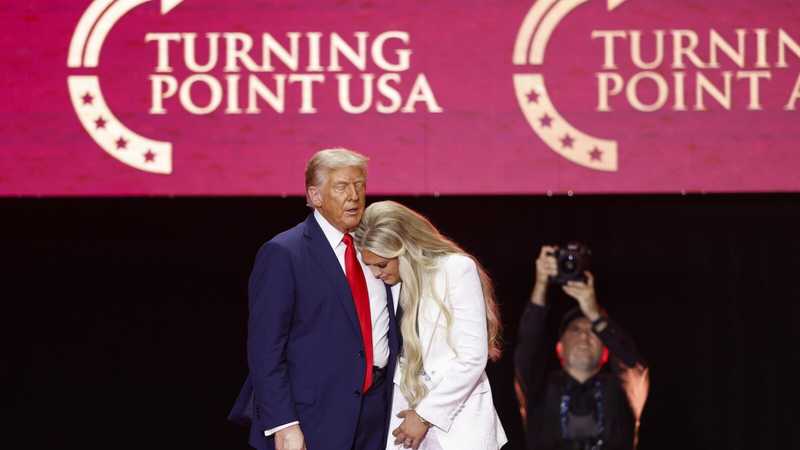 Charlie Kirk evangelista Maga. La vedova perdona il suo assassino, Trump no