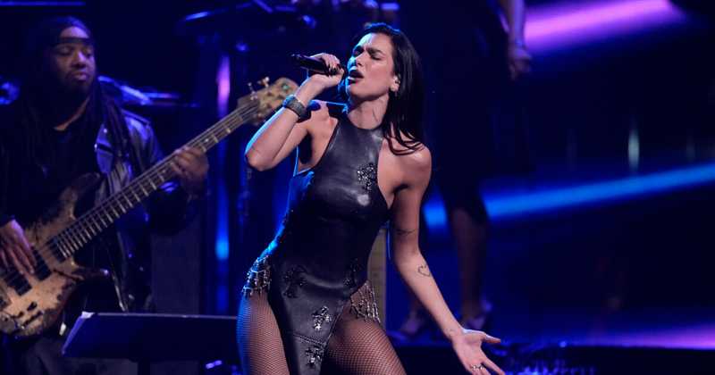 Dua Lipa licenzia il suo agente: “Lo considera un sostenitore della guerra di Israele a Gaza e del terribile trattamento riservato ai palestinesi”