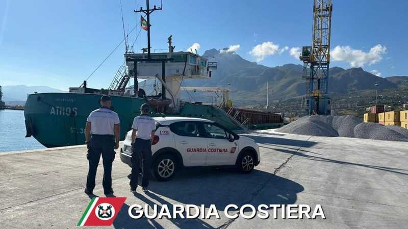 Equipaggio e nave non superano l'esame sulla sicurezza, la "Athos" fermata al porto di Termini