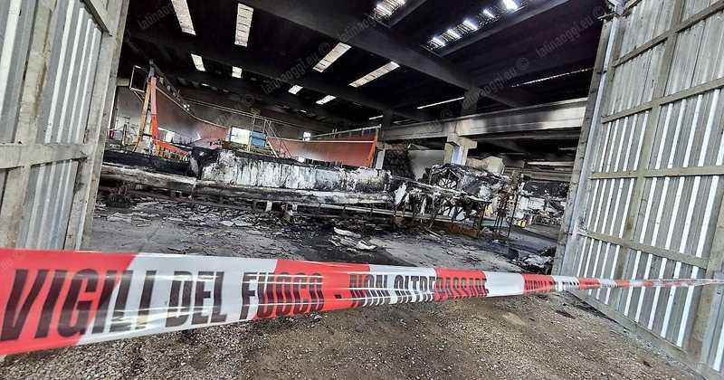 Fiamme nel deposito degli yacht, la pista del dolo