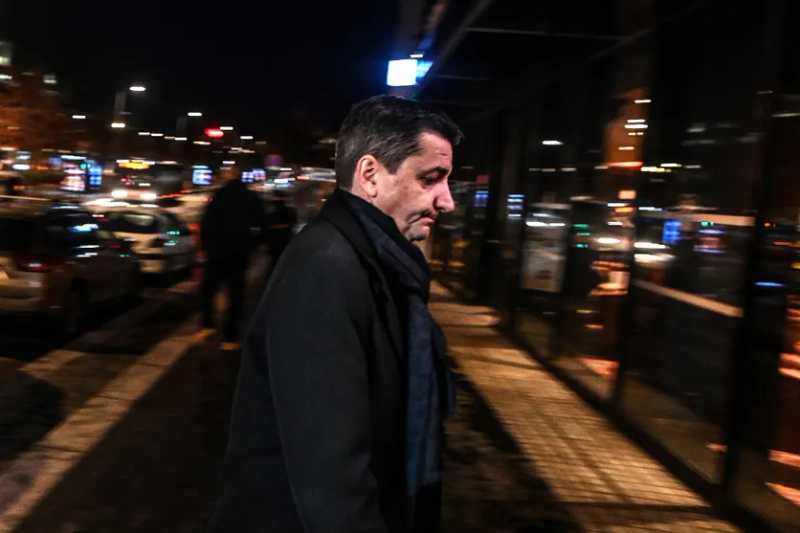 Francia, il politico cattolico beccato con un escort boy e il sindaco che voleva ricattarlo con soldi pubblici