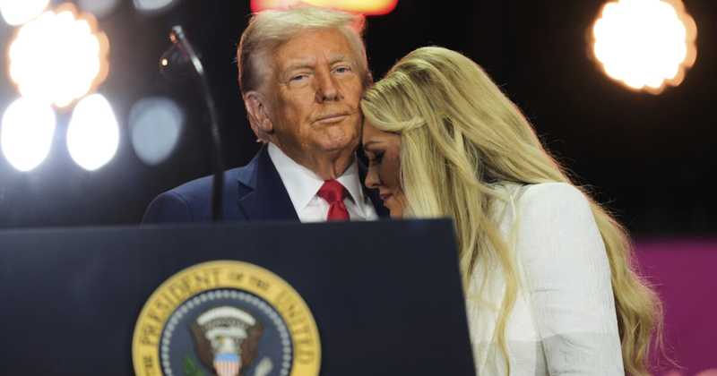 Funerali di Charlie Kirk, la vedova Erika: “Perdono l’omicida, la risposta all’odio non è altro odio”. Trump: “Ucciso da un mostro, per lui condanna a morte”