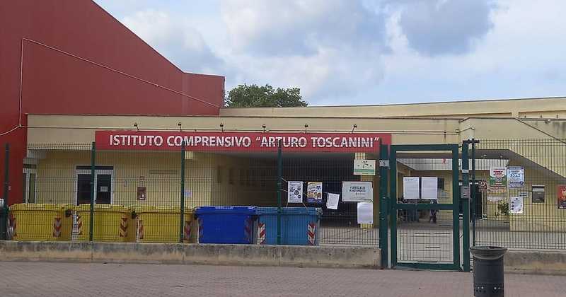 Furto nella scuola Toscanini, classi messe a soqquadro