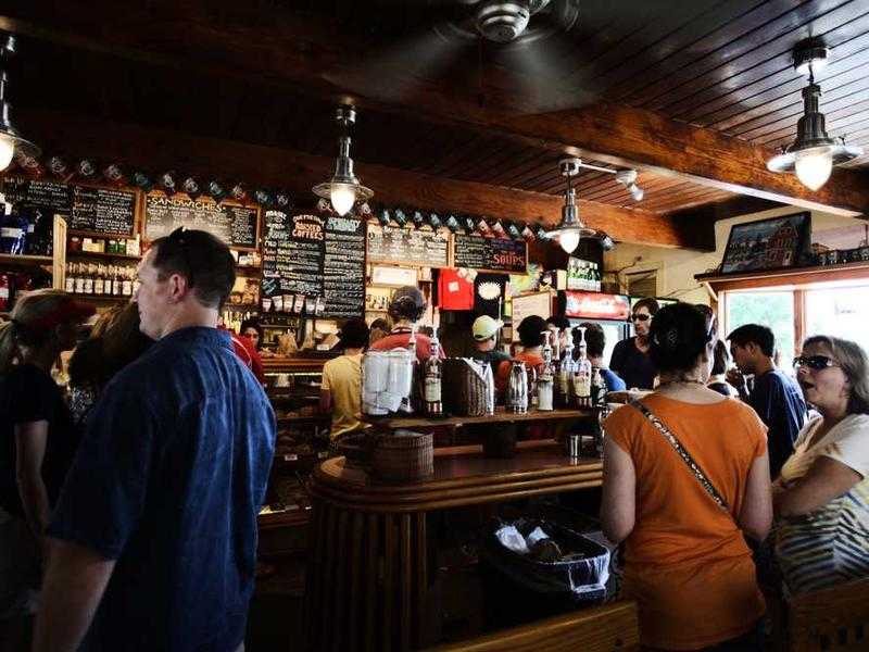 Generale Roberto Vannacci: Una Vita tra Operazioni Speciali e Impegno Politico