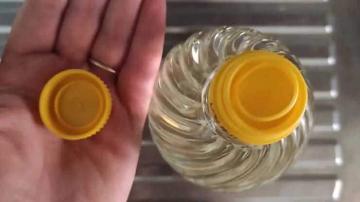 Il tappo dell’olio tu non lo sai, ma in cucina ha una funzione ben precisa: ti spiego di cosa si tratta