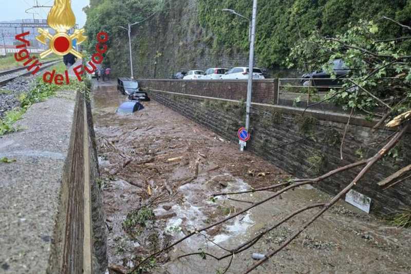 Maltempo, esondato il Seveso a Milano. A Como frane e centro storico allagato