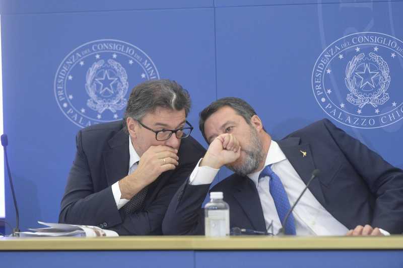 Manovra, obiettivo Giorgetti taglio tasse. Salvini torna a 'punzecchiare' le banche