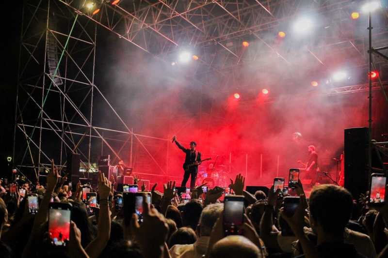 Messina, i “The Kolors” hanno fatto ballare e cantare Piazza Duomo | FOTO