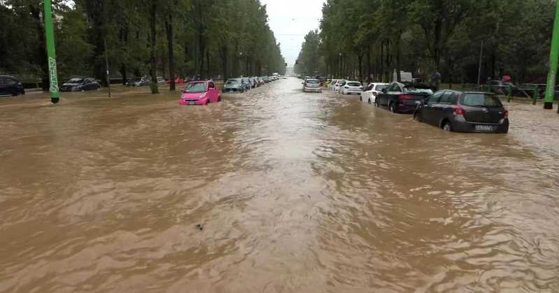 Milano, esonda il Seveso: strade come fiumi. I vigili del fuoco: "Situazione sotto controllo"