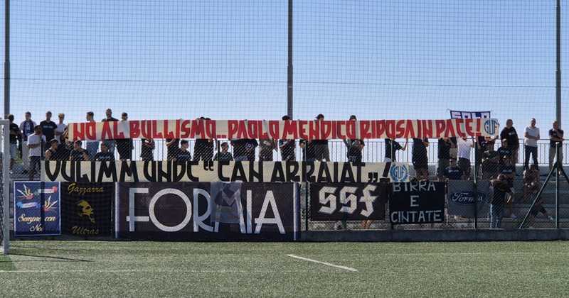Morte di Paolo, messaggi dai campi di calcio