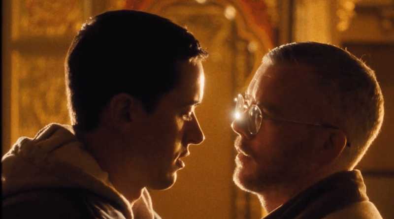 Plainclothes, Tom Blyth e Russel Tovey tra alchimia e desiderio queer nel film di Carmen Emmi