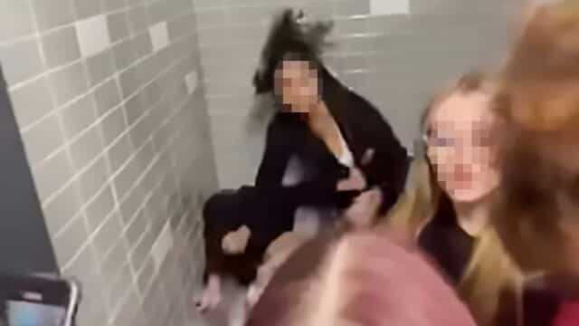 Rissa al bar tra donne a San Giorgio a Cremano: tre ferite con coltellate