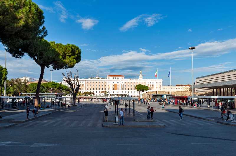 Roma, Piazza dei Cinquecento perché si chiama così? Ecco a chi è dedicata la piazza a pochi metri dalla Stazione Termini