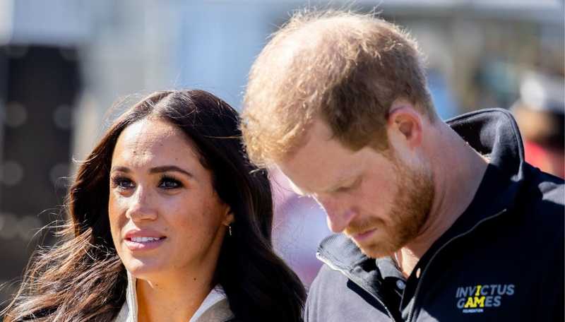Re Carlo, Harry sempre più vicino: Meghan Markle teme di perderlo