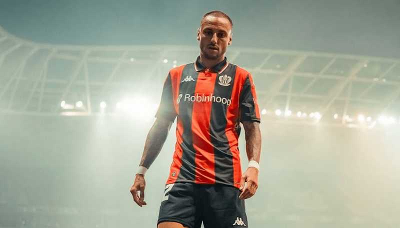 Jonathan Clauss, il capitano del Nizza ha zittito i tifosi che intonavano cori omofobi durante la partita (VIDEO)