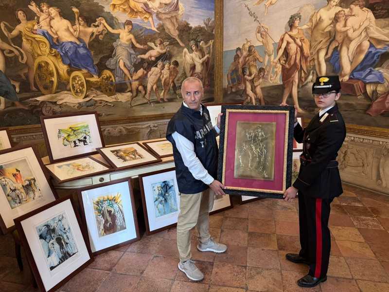 Alla mostra di Salvador Dalì a Parma sequestrate 21 opere false