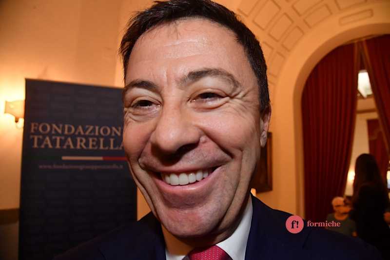 Il sorriso di Bocchino, il brindisi di Foti, la bandiera di Schlein. Queste le avete viste? - Formiche.net