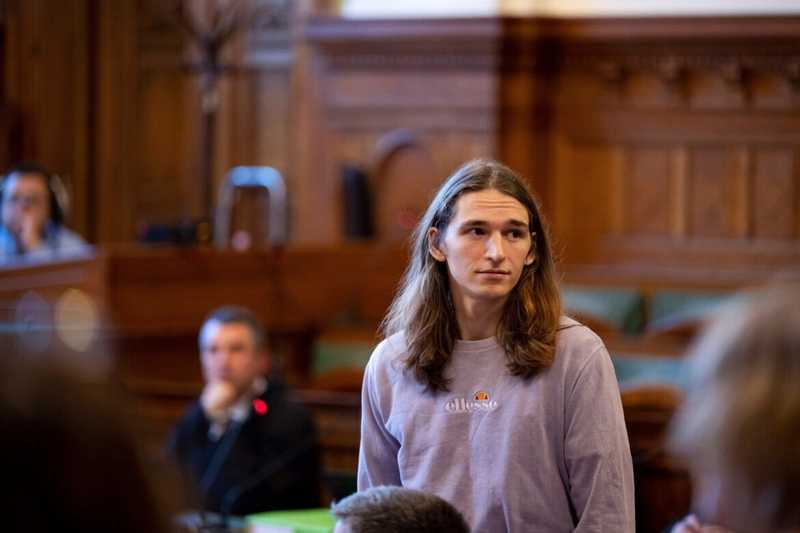 Il Processo Controverso di Maja T. a Budapest: Tra Estradizione, Isolamento e Diritti Negati