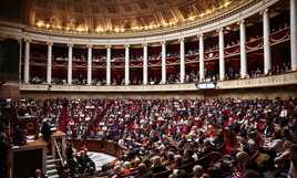 Macronismo e Gollismo in crisi: la Francia alla prova della Quinta Repubblica