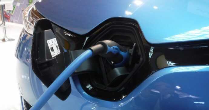 Bonus auto elettriche, slitta l’avvio della piattaforma su cui fare domanda: non apre il 15 ottobre