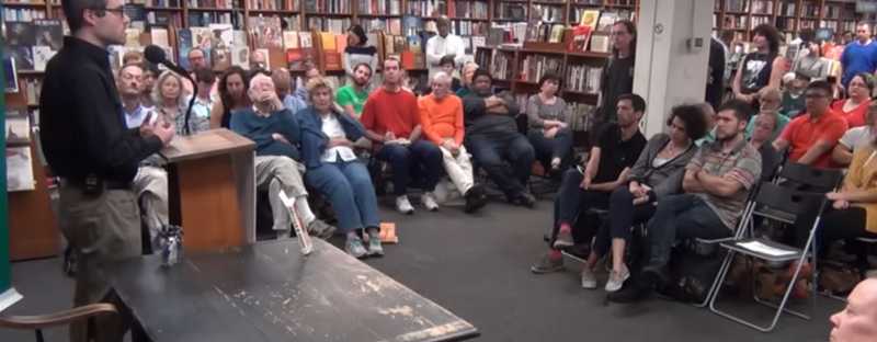 USA, esperto di antifascismo costretto a fuggire dopo le minacce della destra trumpiana