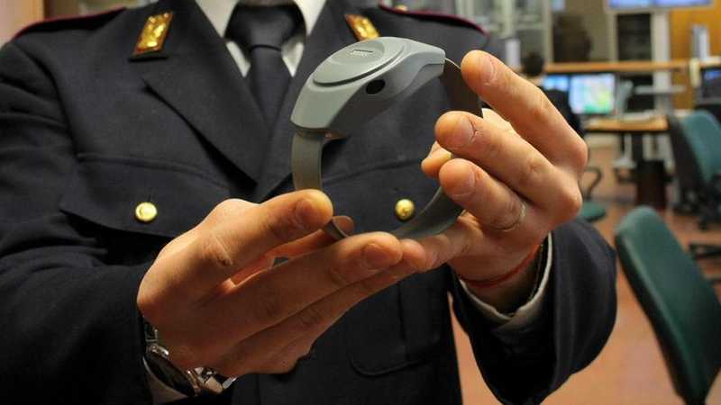 I limiti dei braccialetti elettronici nella prevenzione di stalking e femminicidi