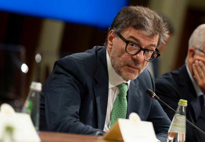 Manovra 2026: l’età pensionabile, le criticità sulla tredicesima e il taglio Irpef nel Documento di bilancio